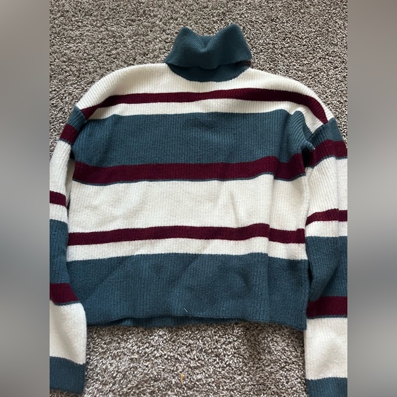 Urban Outfitters Sweaters - Urban Outfitters turtleneck crop sweater
